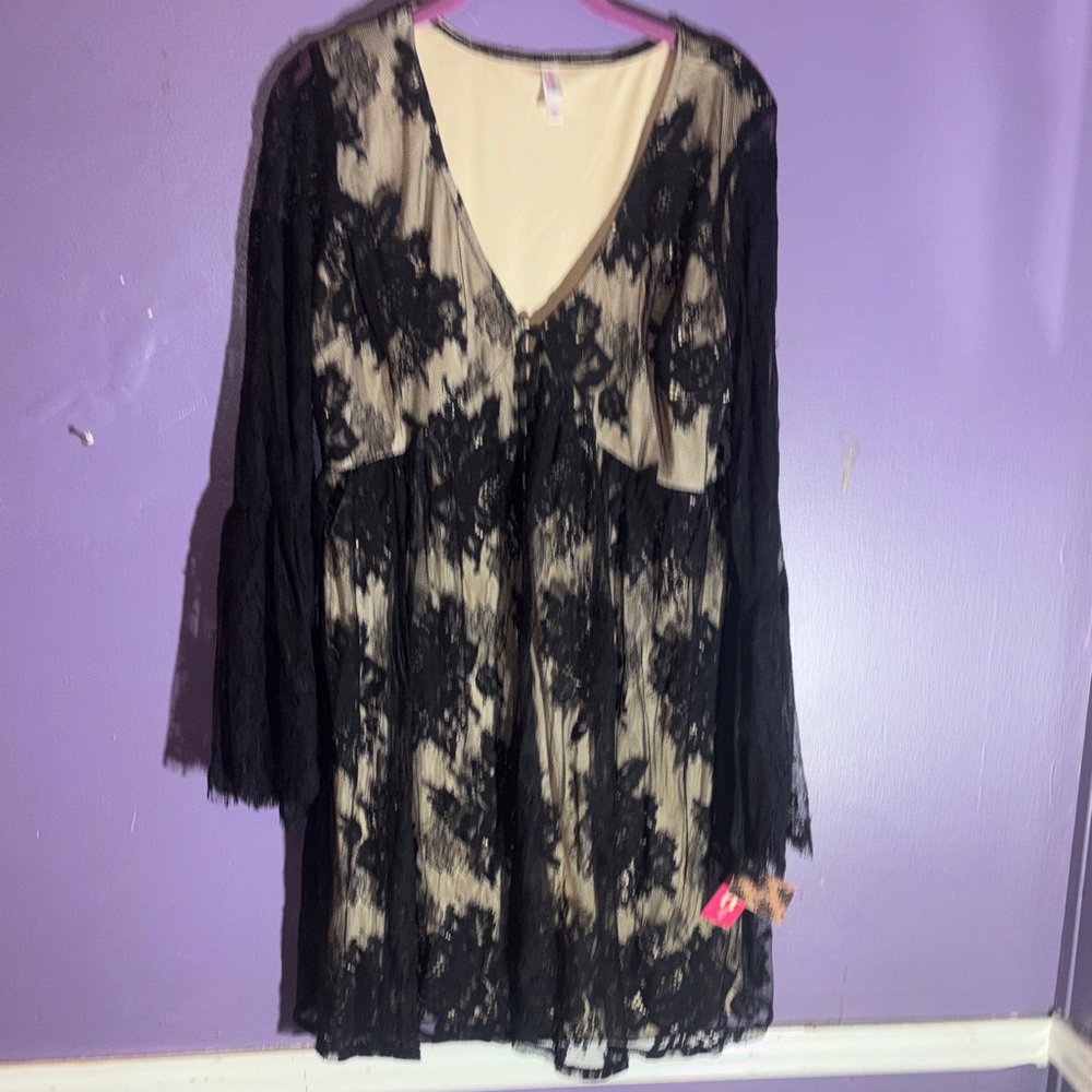 Xhilaration Cream and Black Dress